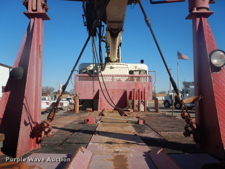 image for item DJ8925 2012 Peterbilt 365  crane truck