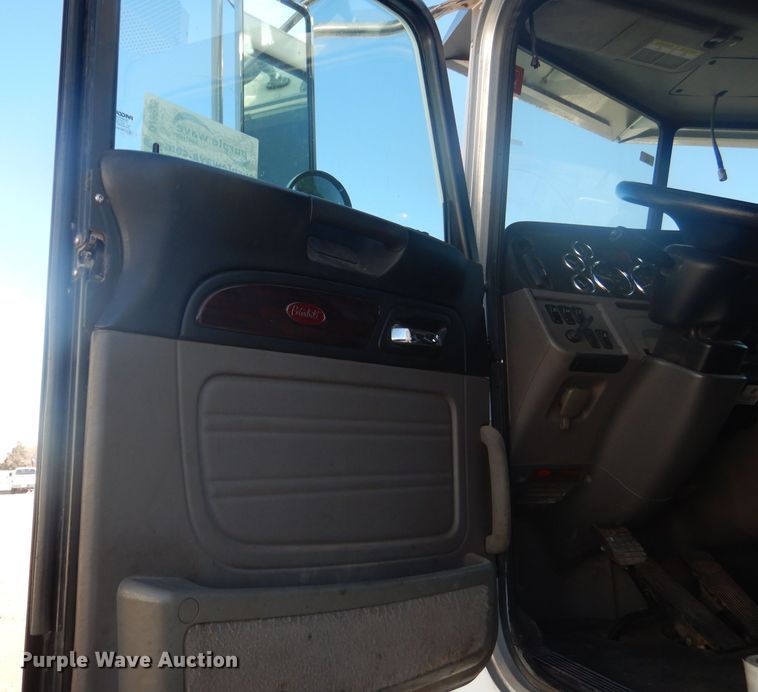 image for item DJ8925 2012 Peterbilt 365  crane truck