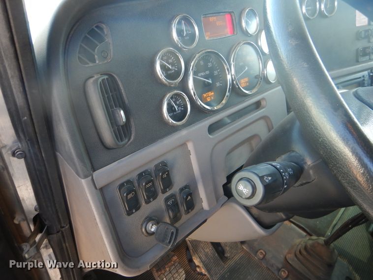 image for item DJ8925 2012 Peterbilt 365  crane truck