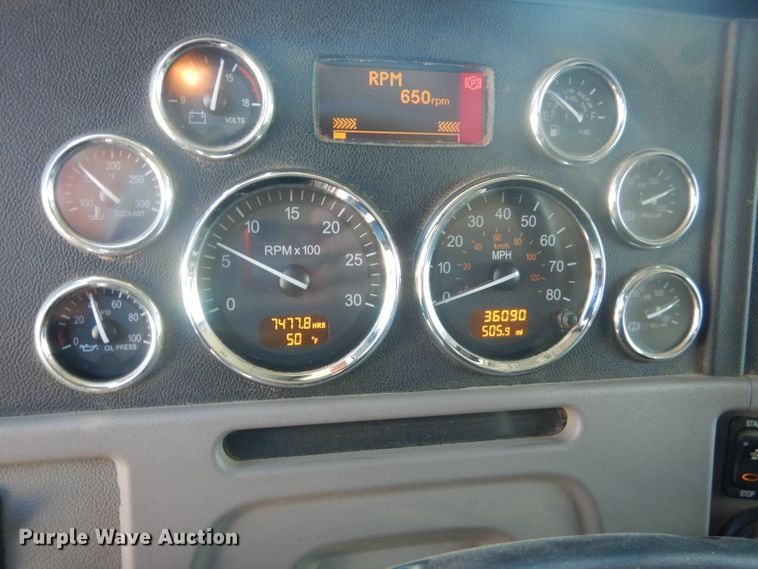 image for item DJ8925 2012 Peterbilt 365  crane truck