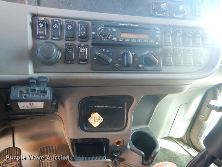 image for item DJ8925 2012 Peterbilt 365  crane truck