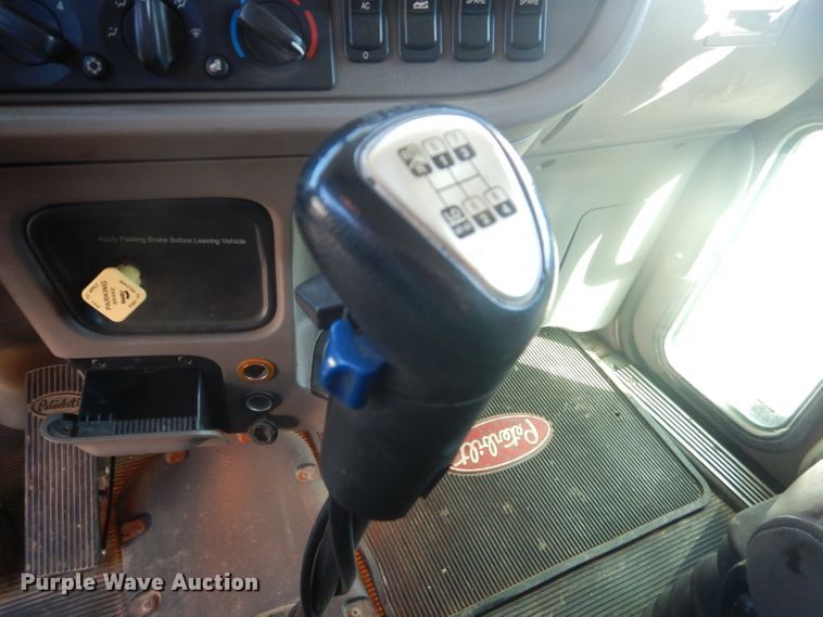 image for item DJ8925 2012 Peterbilt 365  crane truck