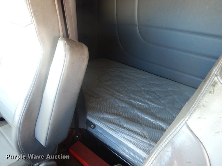 image for item DJ8925 2012 Peterbilt 365  crane truck