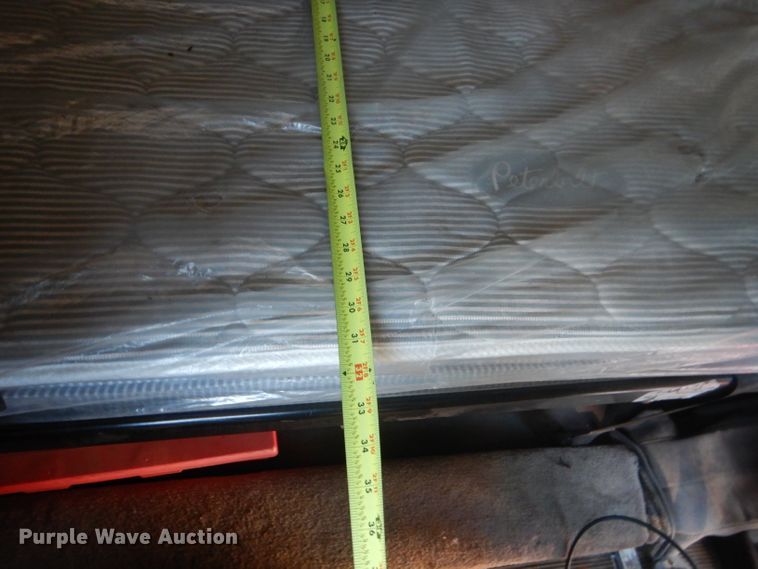 image for item DJ8925 2012 Peterbilt 365  crane truck