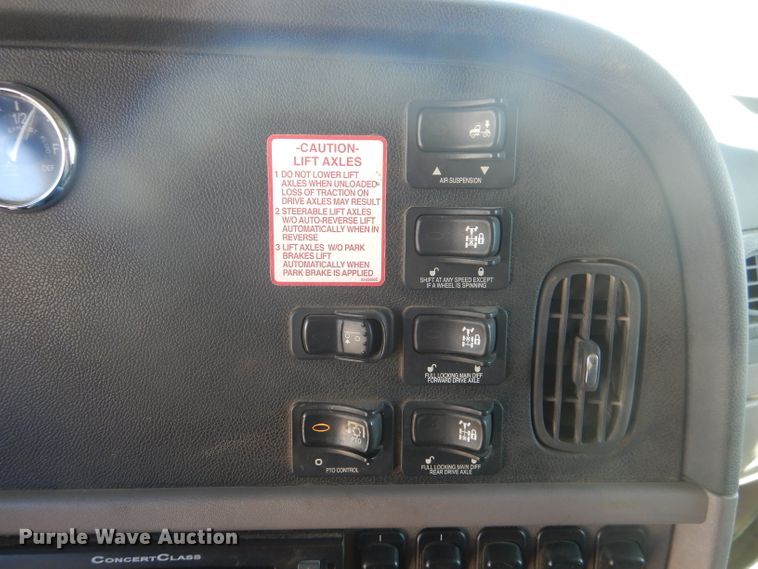 image for item DJ8925 2012 Peterbilt 365  crane truck