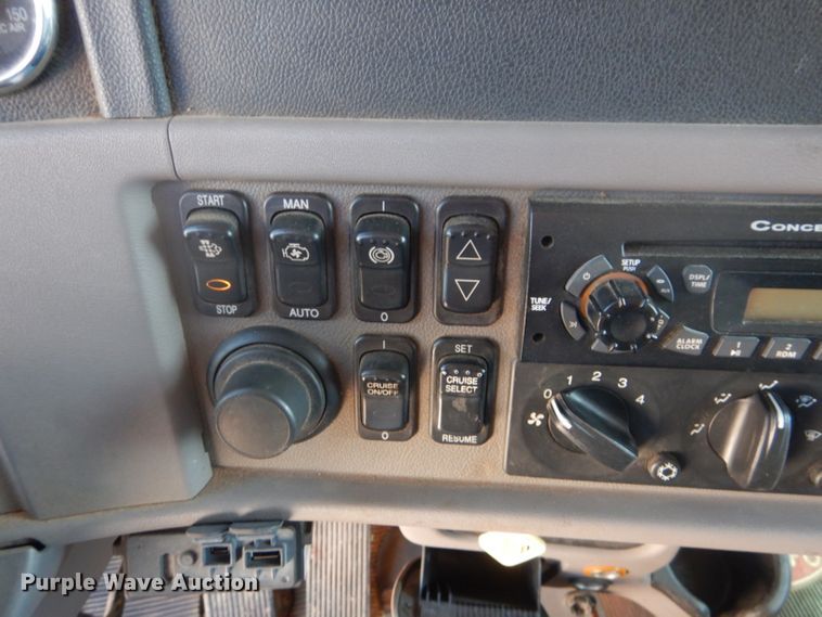 image for item DJ8925 2012 Peterbilt 365  crane truck