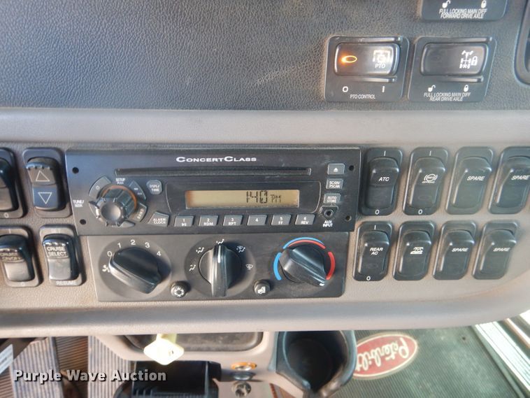 image for item DJ8925 2012 Peterbilt 365  crane truck