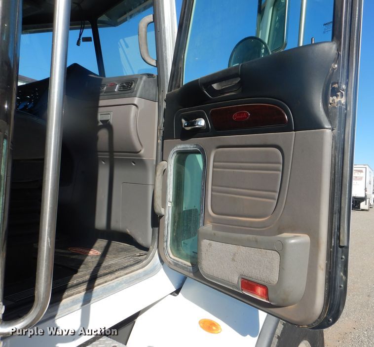 image for item DJ8925 2012 Peterbilt 365  crane truck