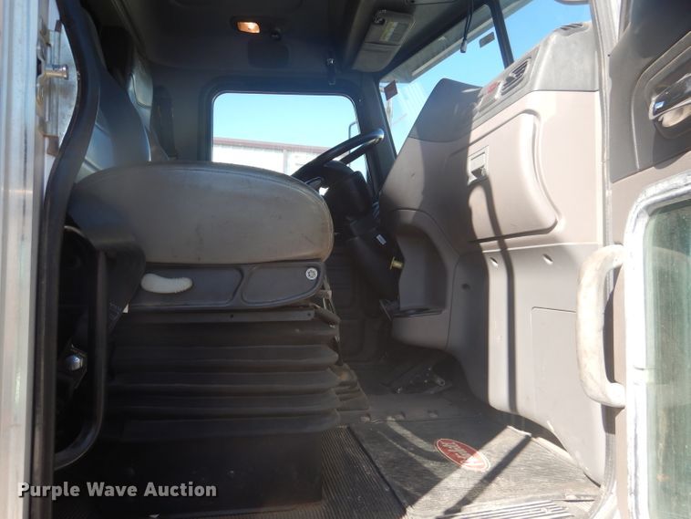 image for item DJ8925 2012 Peterbilt 365  crane truck