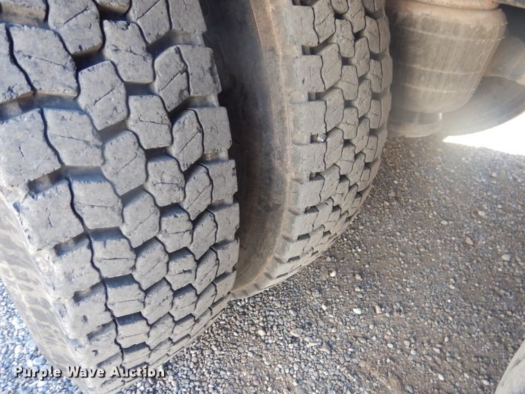 image for item DJ8925 2012 Peterbilt 365  crane truck