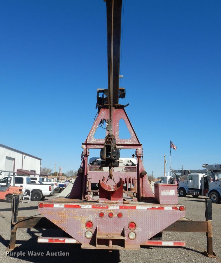 image for item DJ8926 2014 Peterbilt 365  crane truck