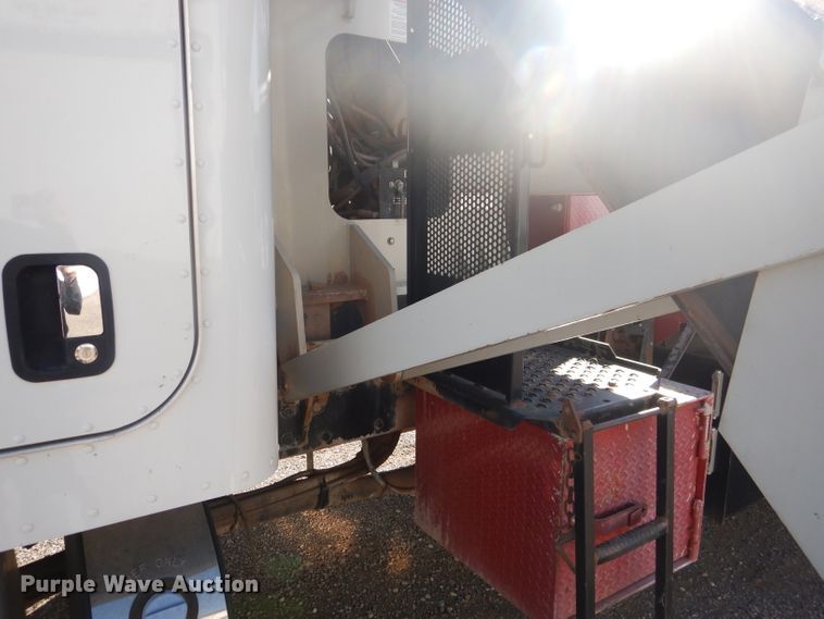 image for item DJ8926 2014 Peterbilt 365  crane truck