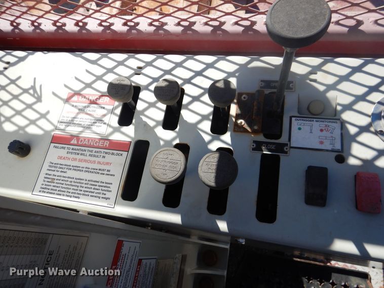 image for item DJ8926 2014 Peterbilt 365  crane truck