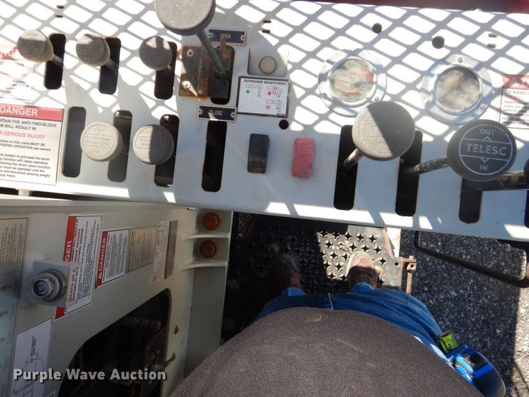 image for item DJ8926 2014 Peterbilt 365  crane truck