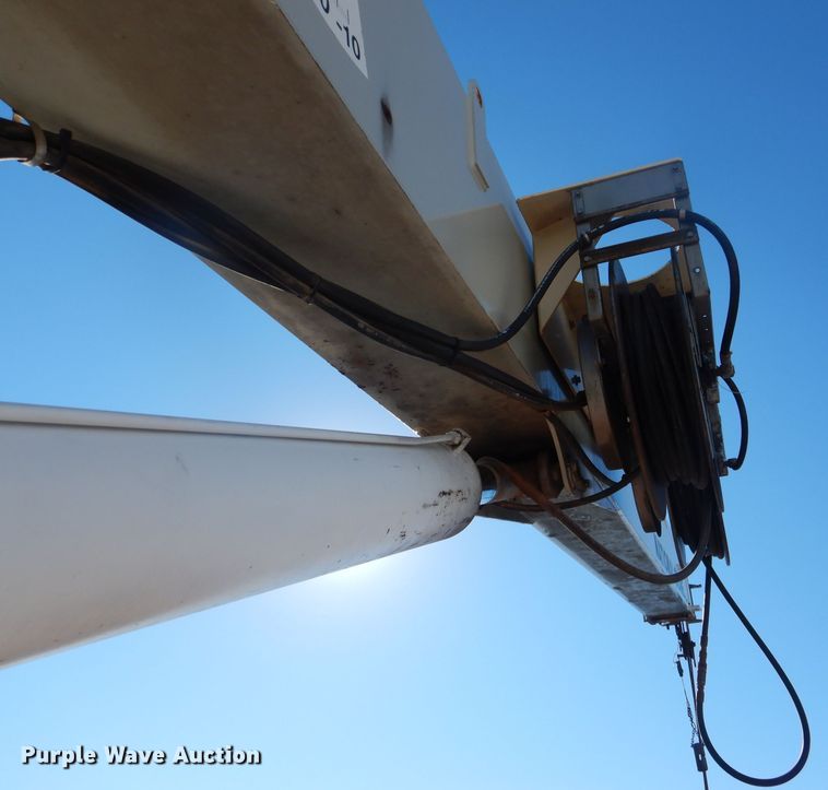 image for item DJ8926 2014 Peterbilt 365  crane truck