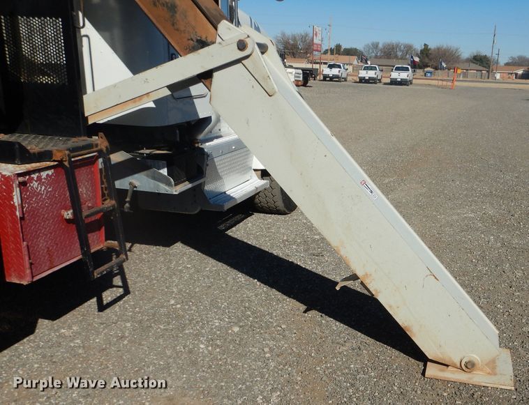 image for item DJ8926 2014 Peterbilt 365  crane truck