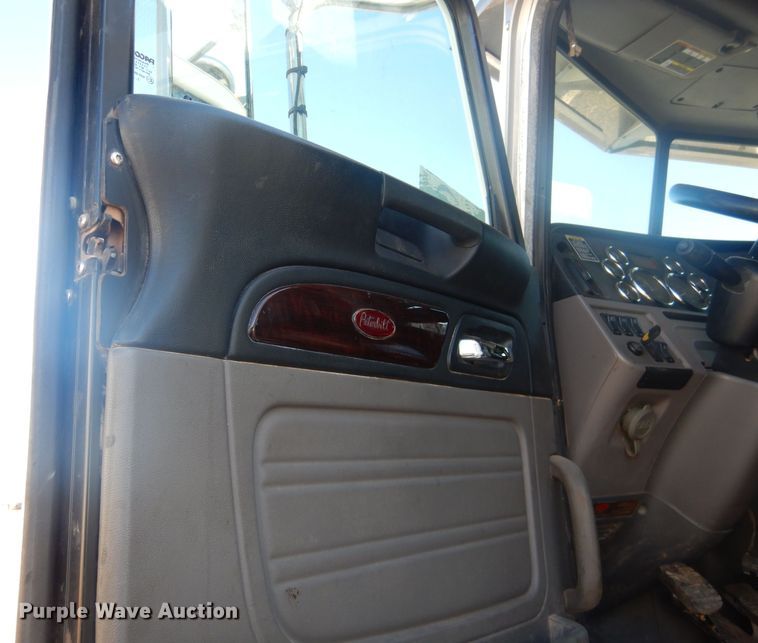 image for item DJ8926 2014 Peterbilt 365  crane truck