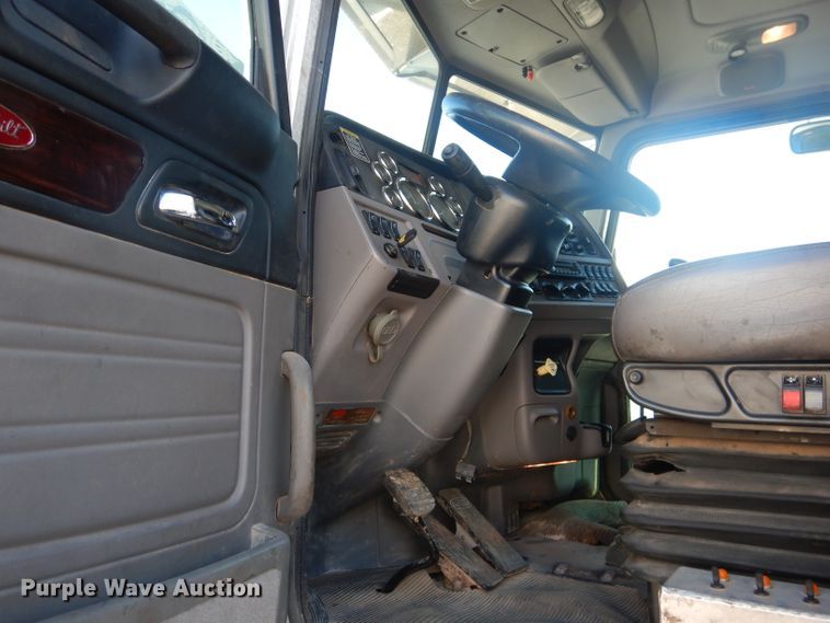 image for item DJ8926 2014 Peterbilt 365  crane truck