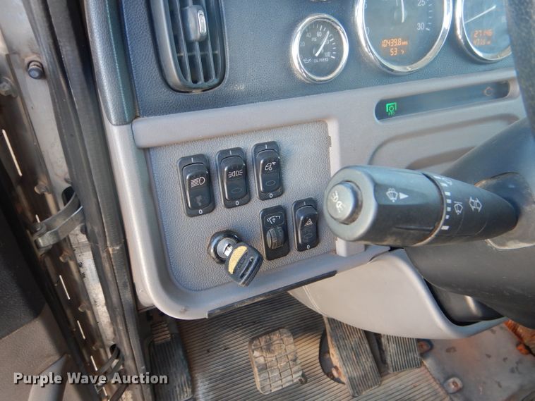 image for item DJ8926 2014 Peterbilt 365  crane truck