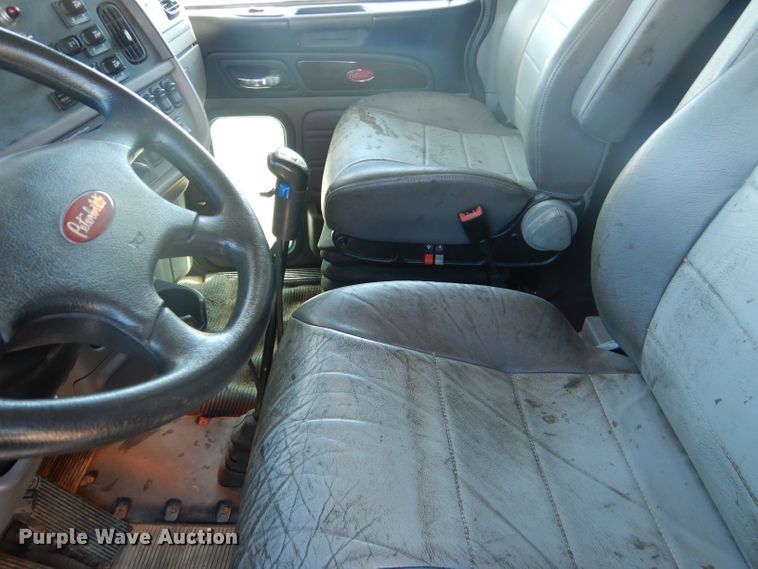 image for item DJ8926 2014 Peterbilt 365  crane truck