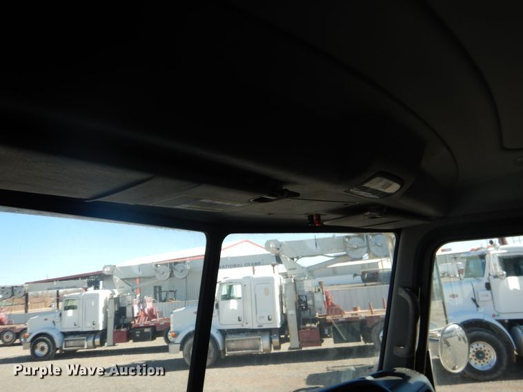 image for item DJ8926 2014 Peterbilt 365  crane truck