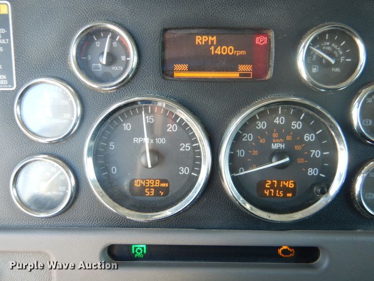 image for item DJ8926 2014 Peterbilt 365  crane truck