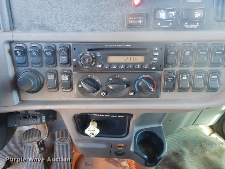 image for item DJ8926 2014 Peterbilt 365  crane truck