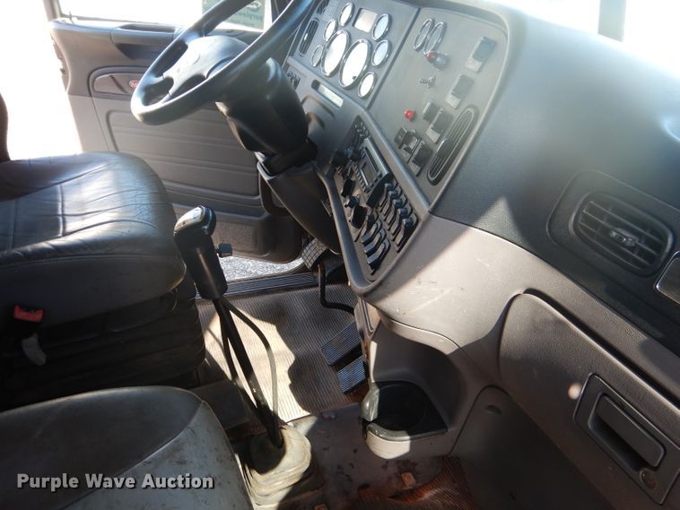 image for item DJ8926 2014 Peterbilt 365  crane truck