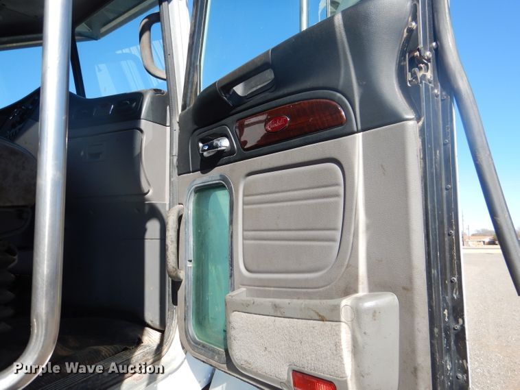 image for item DJ8926 2014 Peterbilt 365  crane truck