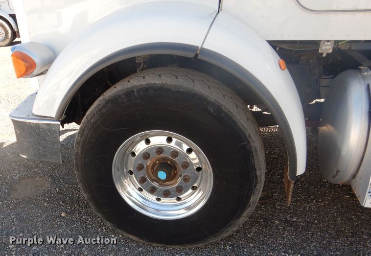 image for item DJ8926 2014 Peterbilt 365  crane truck