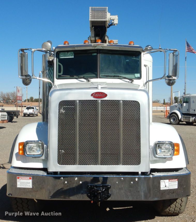 image for item DJ8927 2015 Peterbilt 365  crane truck