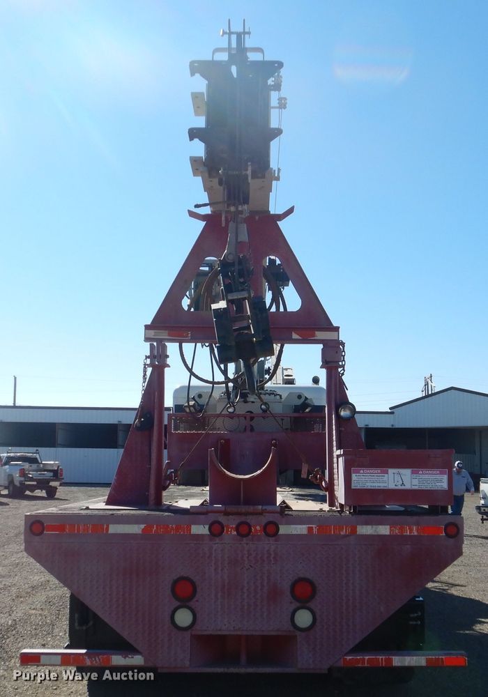 image for item DJ8927 2015 Peterbilt 365  crane truck