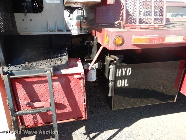 image for item DJ8927 2015 Peterbilt 365  crane truck