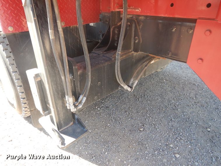 image for item DJ8927 2015 Peterbilt 365  crane truck