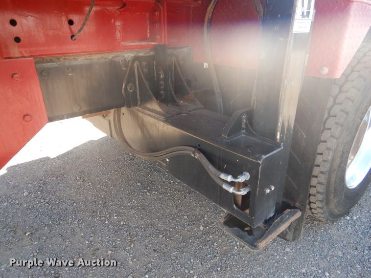image for item DJ8927 2015 Peterbilt 365  crane truck