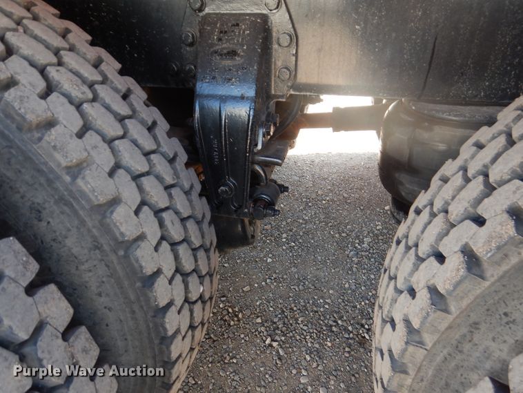 image for item DJ8927 2015 Peterbilt 365  crane truck