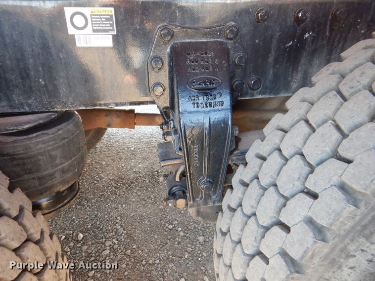 image for item DJ8927 2015 Peterbilt 365  crane truck