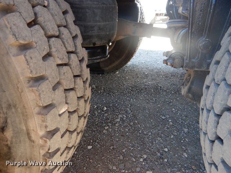 image for item DJ8927 2015 Peterbilt 365  crane truck