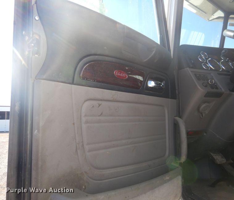 image for item DJ8927 2015 Peterbilt 365  crane truck