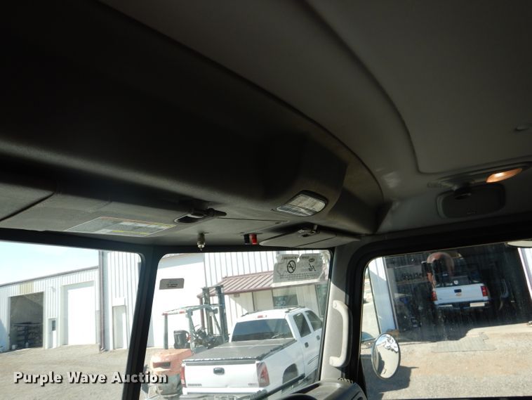 image for item DJ8927 2015 Peterbilt 365  crane truck