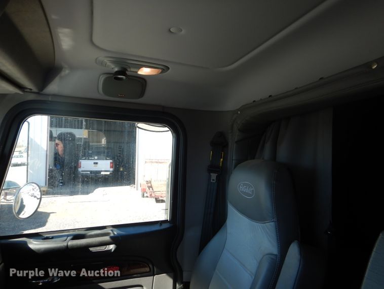 image for item DJ8927 2015 Peterbilt 365  crane truck