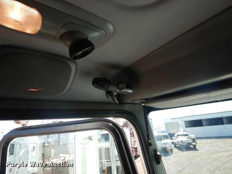 image for item DJ8927 2015 Peterbilt 365  crane truck