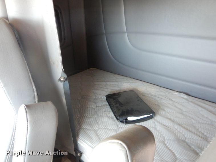 image for item DJ8927 2015 Peterbilt 365  crane truck