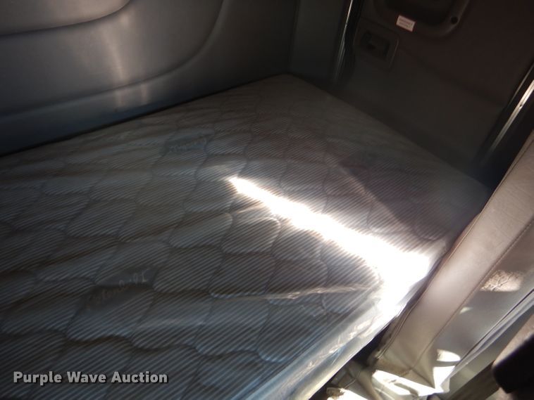 image for item DJ8927 2015 Peterbilt 365  crane truck