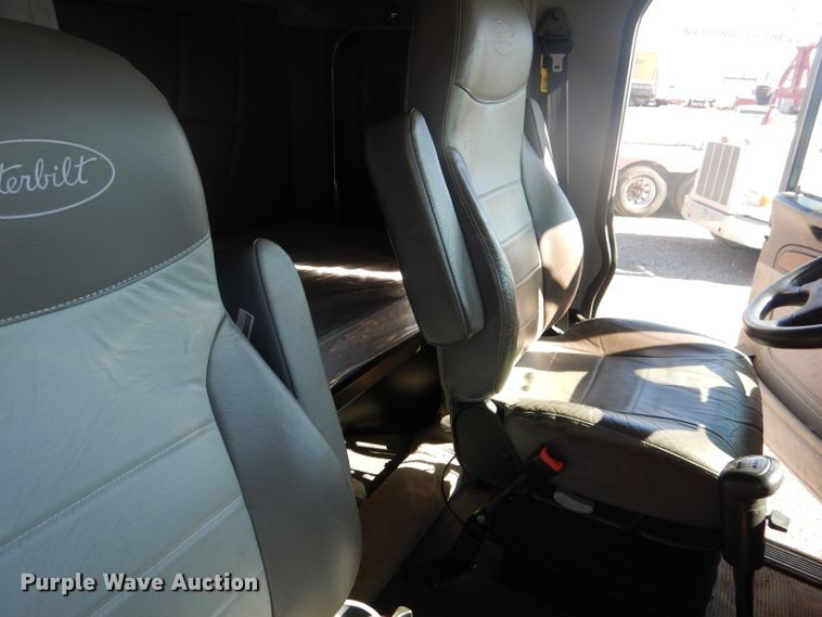 image for item DJ8927 2015 Peterbilt 365  crane truck