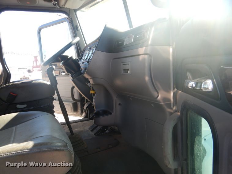 image for item DJ8927 2015 Peterbilt 365  crane truck