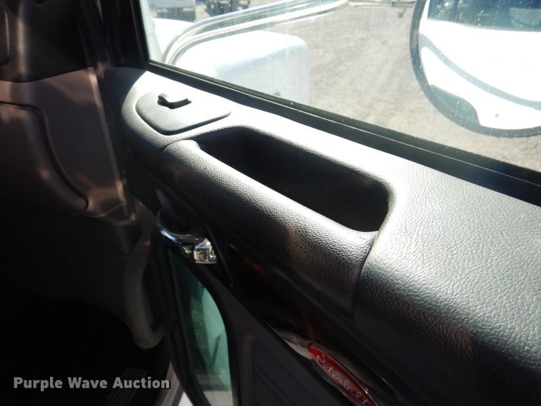 image for item DJ8927 2015 Peterbilt 365  crane truck