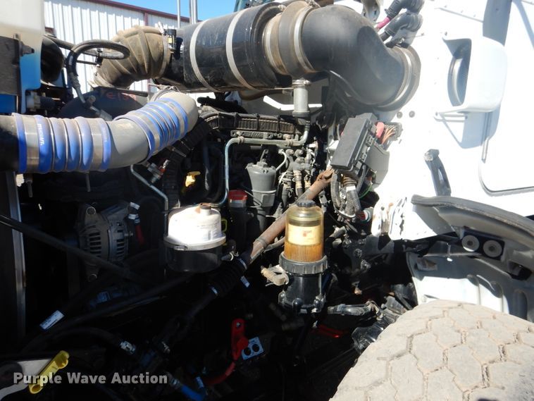 image for item DJ8927 2015 Peterbilt 365  crane truck