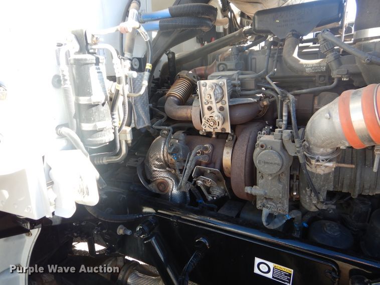 image for item DJ8927 2015 Peterbilt 365  crane truck