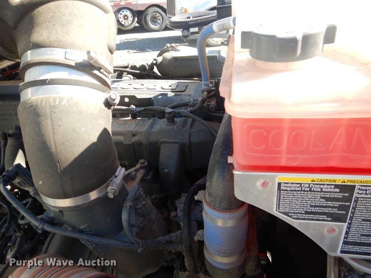 image for item DJ8927 2015 Peterbilt 365  crane truck